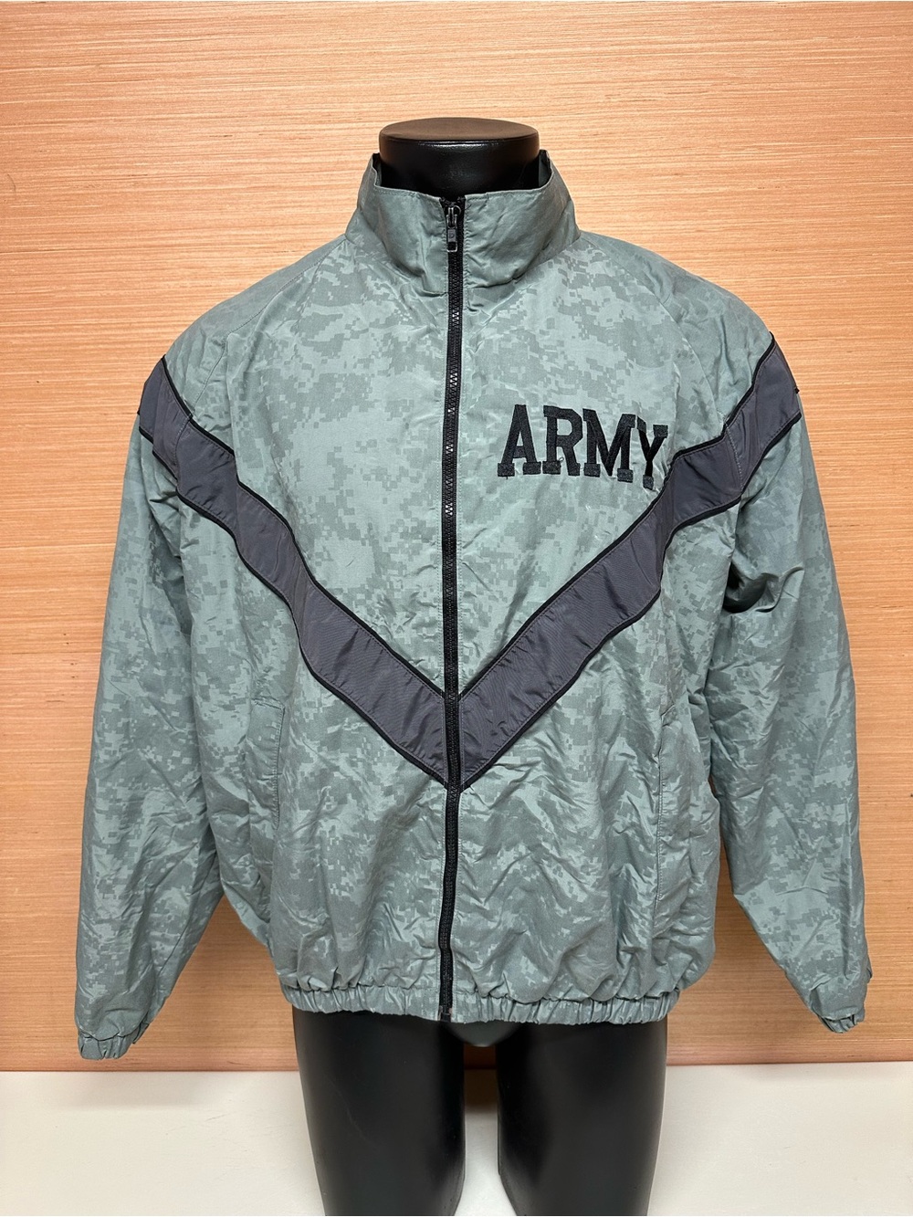 US Army Gray Digital Camo Physical Fitness Uniform PFU PT Jacket Medium Regular